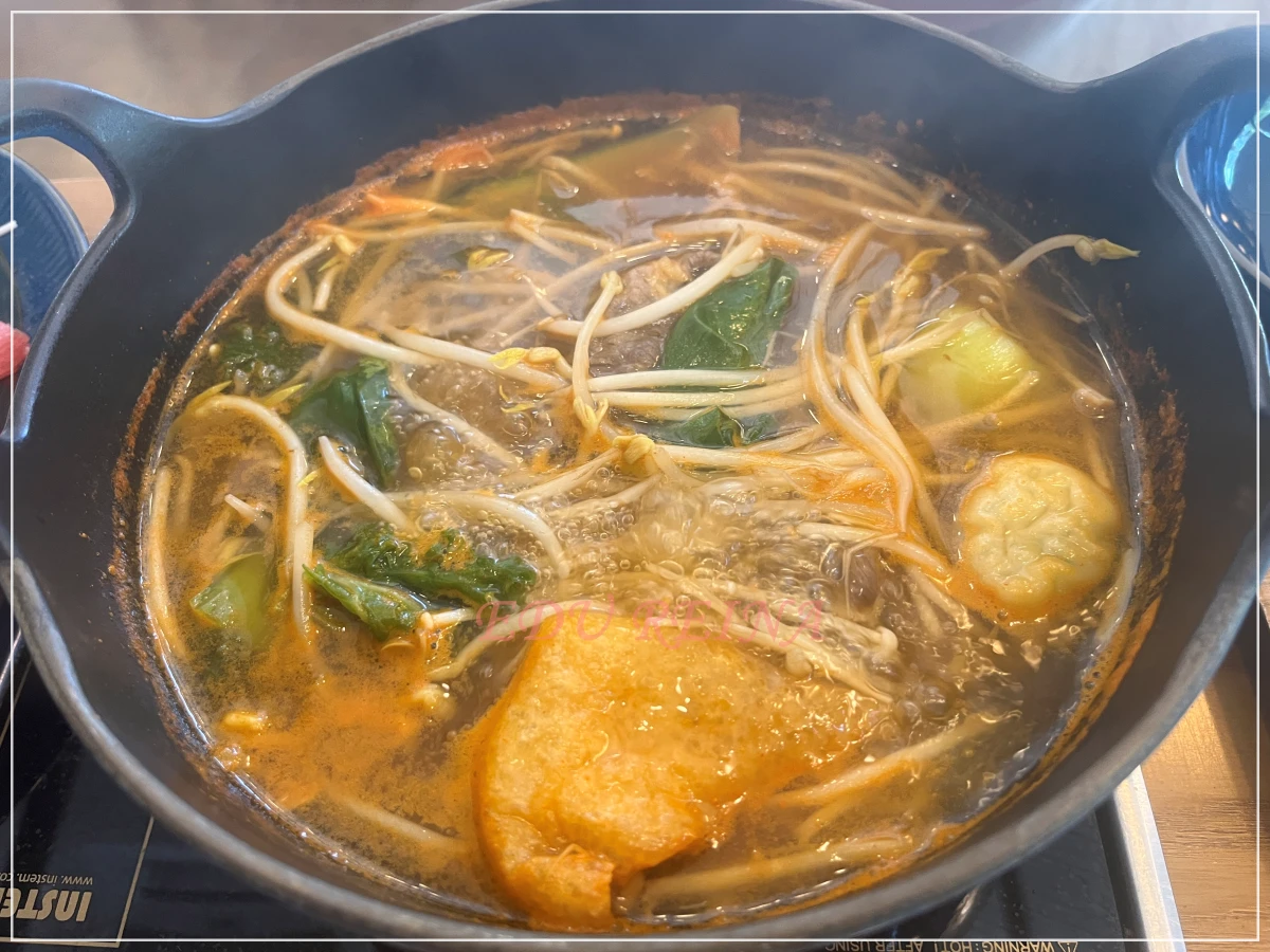 샤브샤브소반-매운육수-재료-끓인-모습