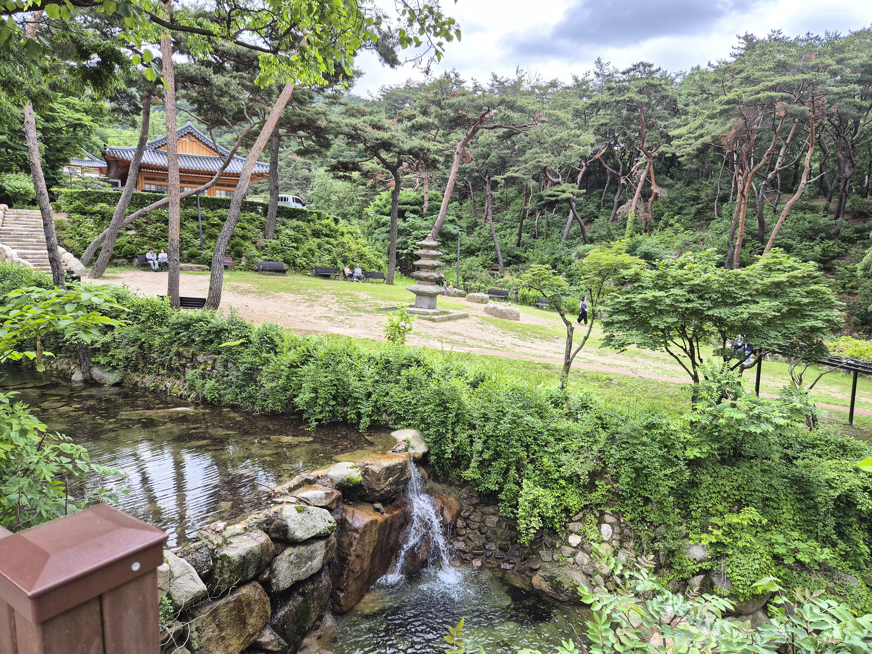 진관사 카페 근처의 풍경