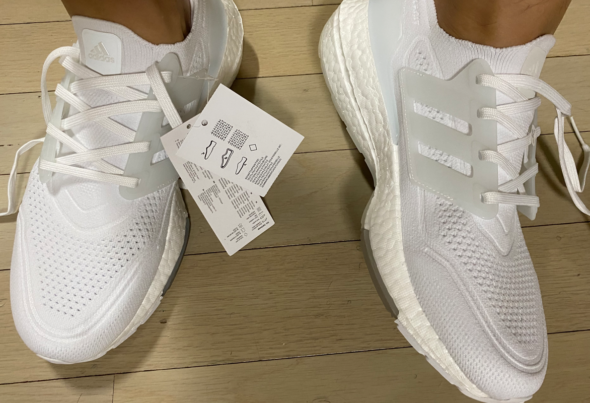 운동화 착용 사진