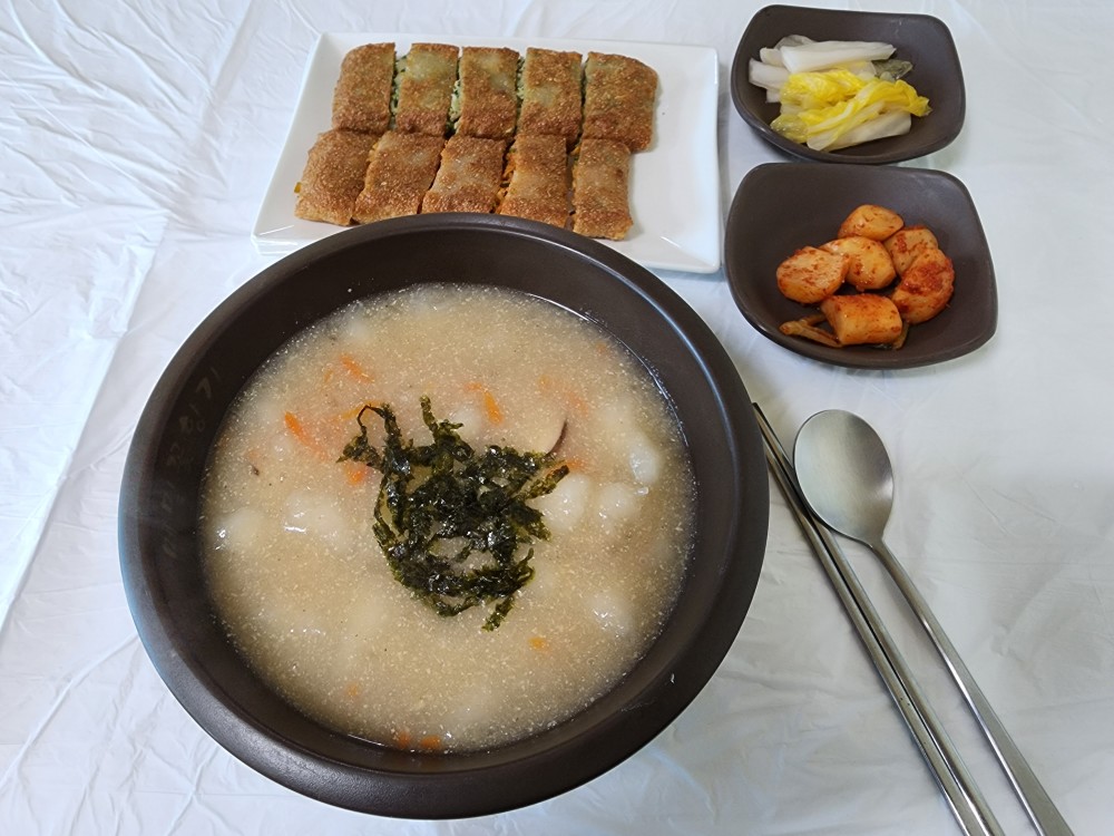 메밀꽃향기-감자옹심이,메밀전병