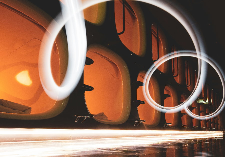 일본 여행 시 이용 가능한 이색 캡슐 호텔 이미지로 미래 도시에 나올법한 우주선 스타일의 캡슐 호텔