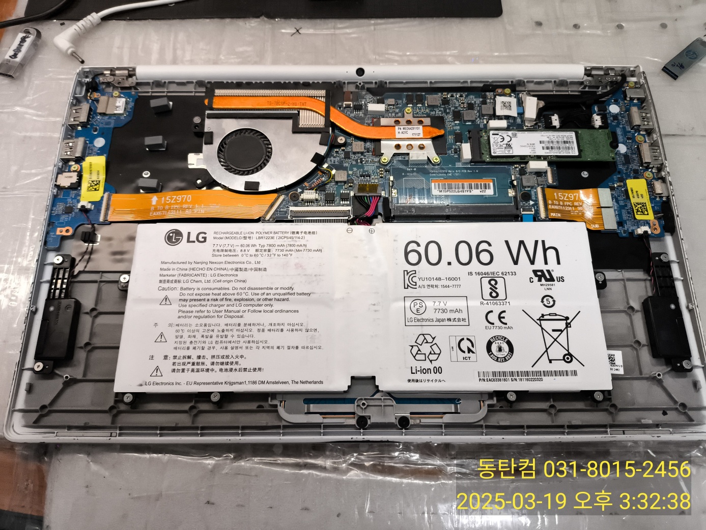 M.2 SATA SSD로 교체한 다음 정상 인식을 확인하고 있습니다.