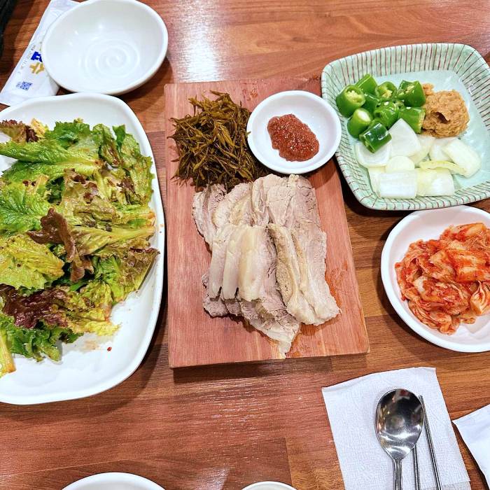 식객 허영만 백반기행 강남 가로수길 신사 제주식 수육 돔베고기 맛집