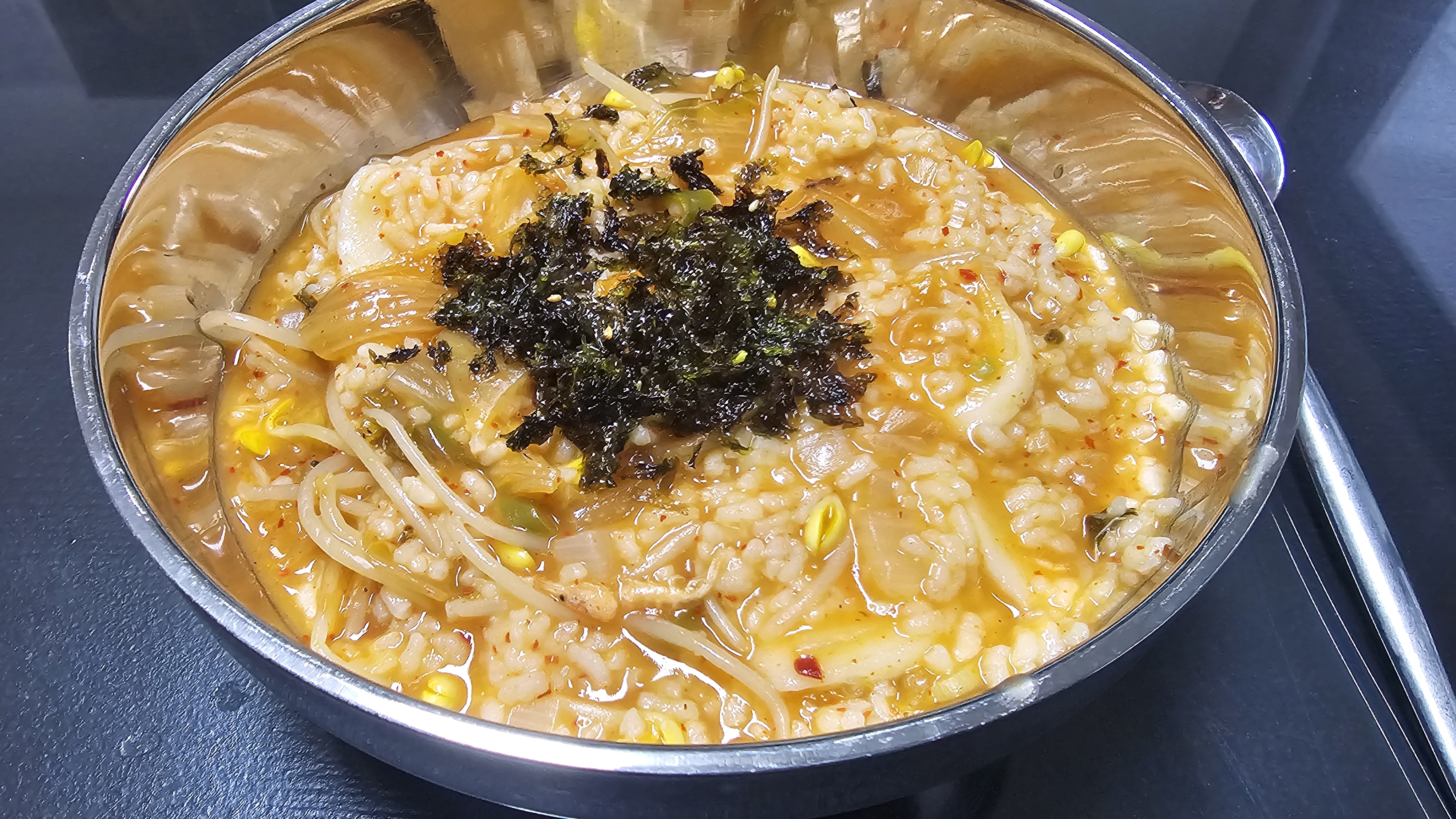 든든한 해장용 죽입니다.