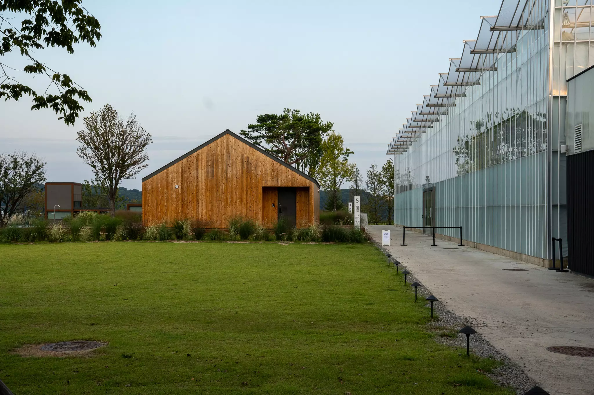 뤁스퀘어-외부공간