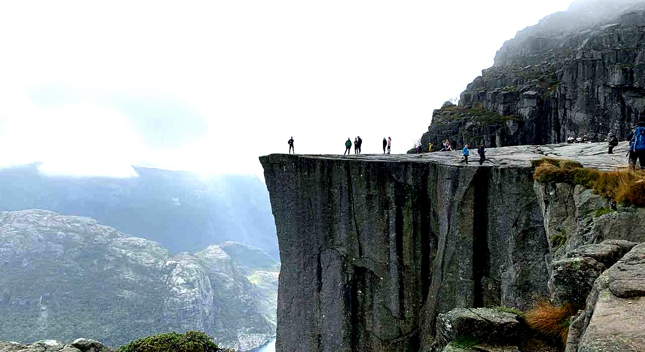 노르웨이 프레이케스톨렌 절벽과 피오르드 풍경. [ⓒPexels &lsquo;Sanjay Prakash&rsquo;]