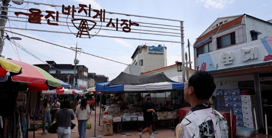 동네 시장 모습의 사진