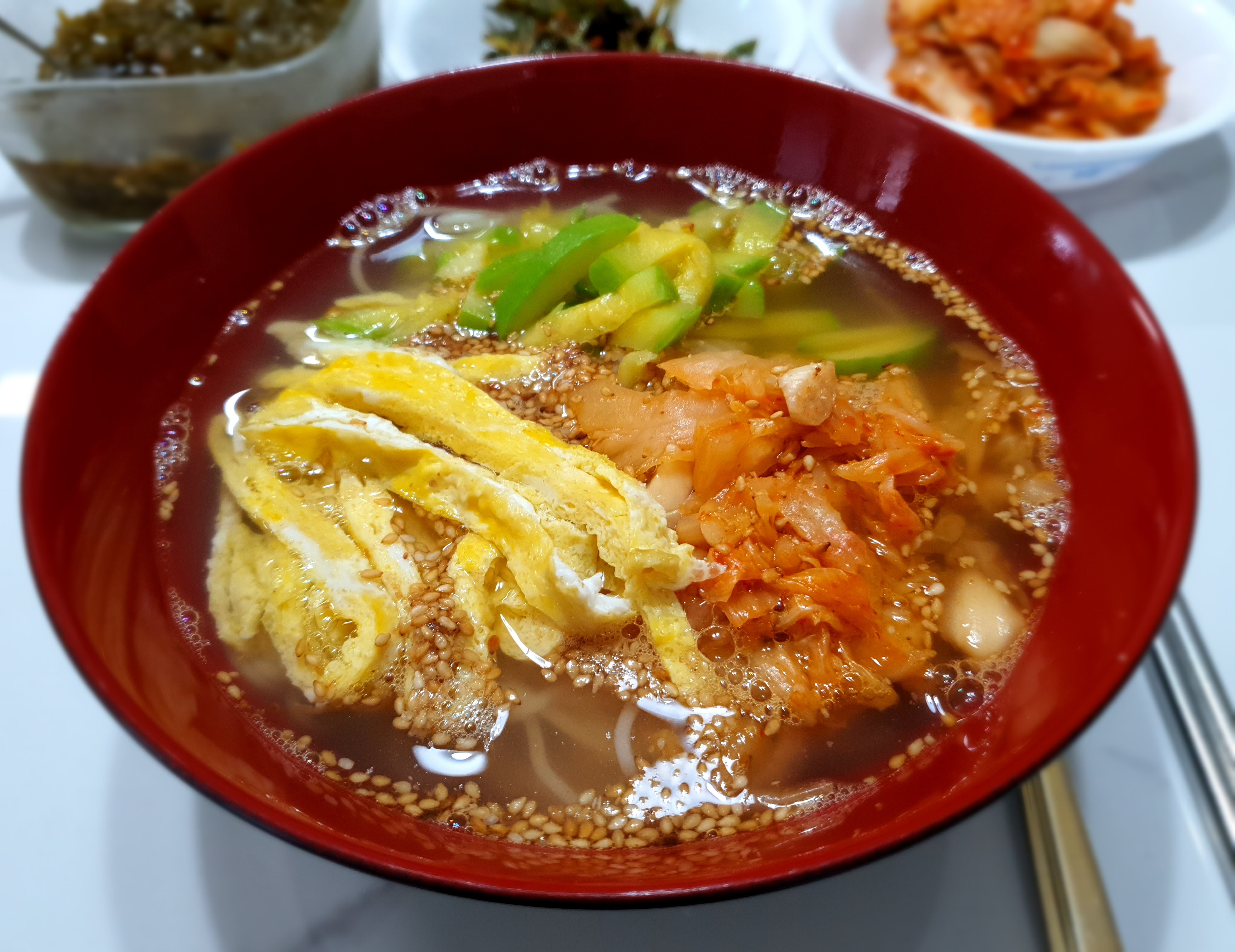 개운한-멸치육수로-국수를-만들었어요.