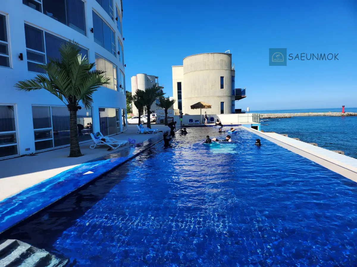 경주-샵앤플랫-풀빌라-야외-수영장