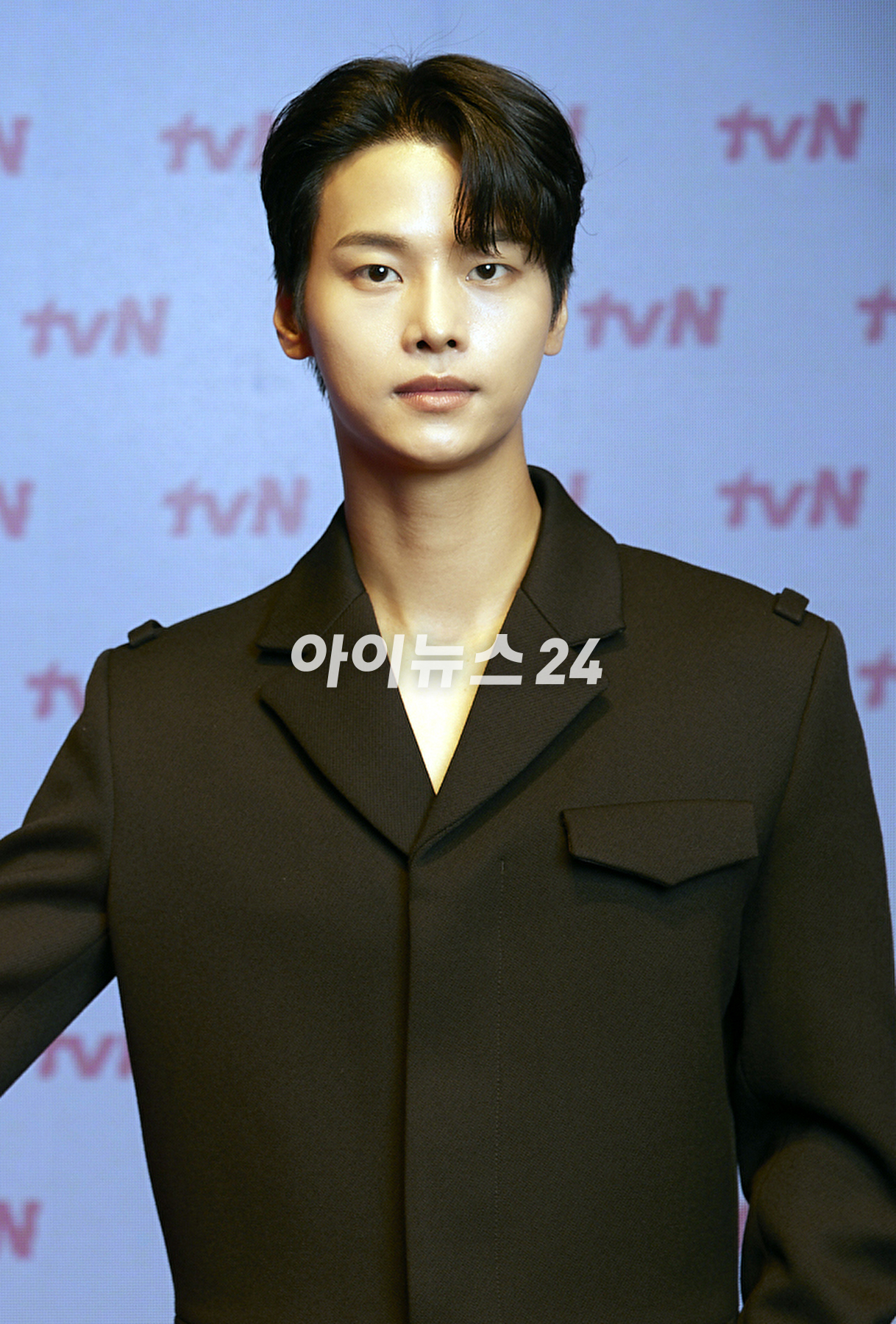 배우 차학연이 19일 온라인으로 진행된 tvN 새 토일드라마 &#39;무인도의 디바&#39; 제작발표회에 참석하고 있다. [사진=tvN]