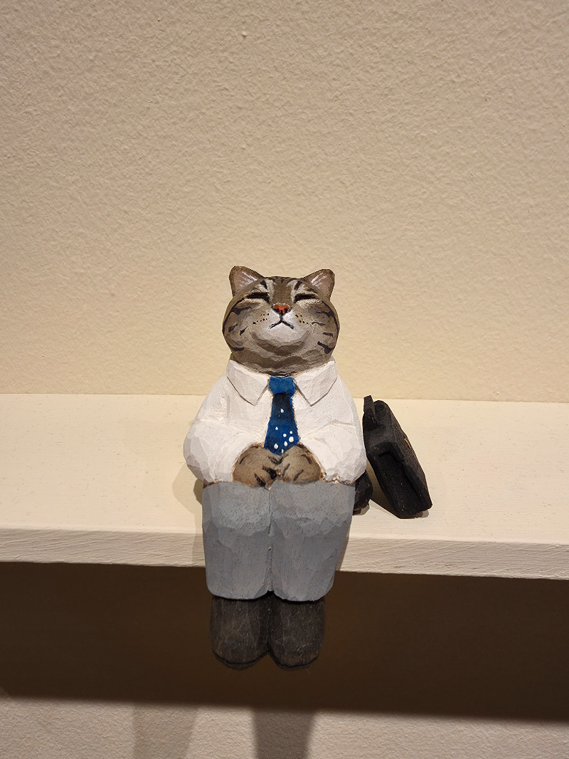 고양이 모습. 제주현대미술관에서 있다.