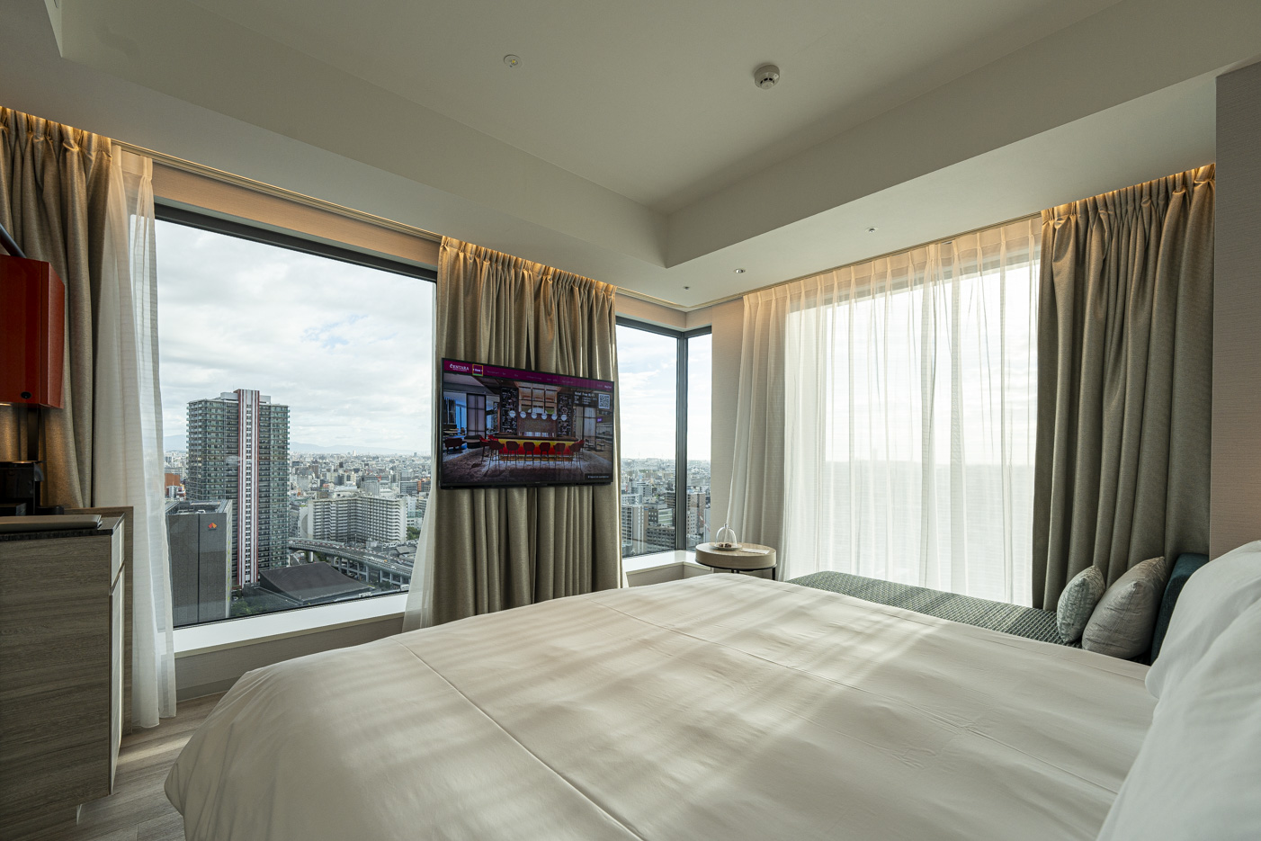 Original source photograph 144 for Osaka and Kansai Hotels: 36 Stay and Bathing Records, Plus 8 Official Introductions