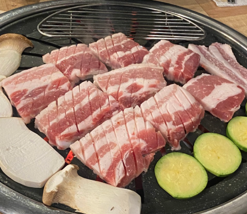 총각네 식육식당 돼지고기 사진