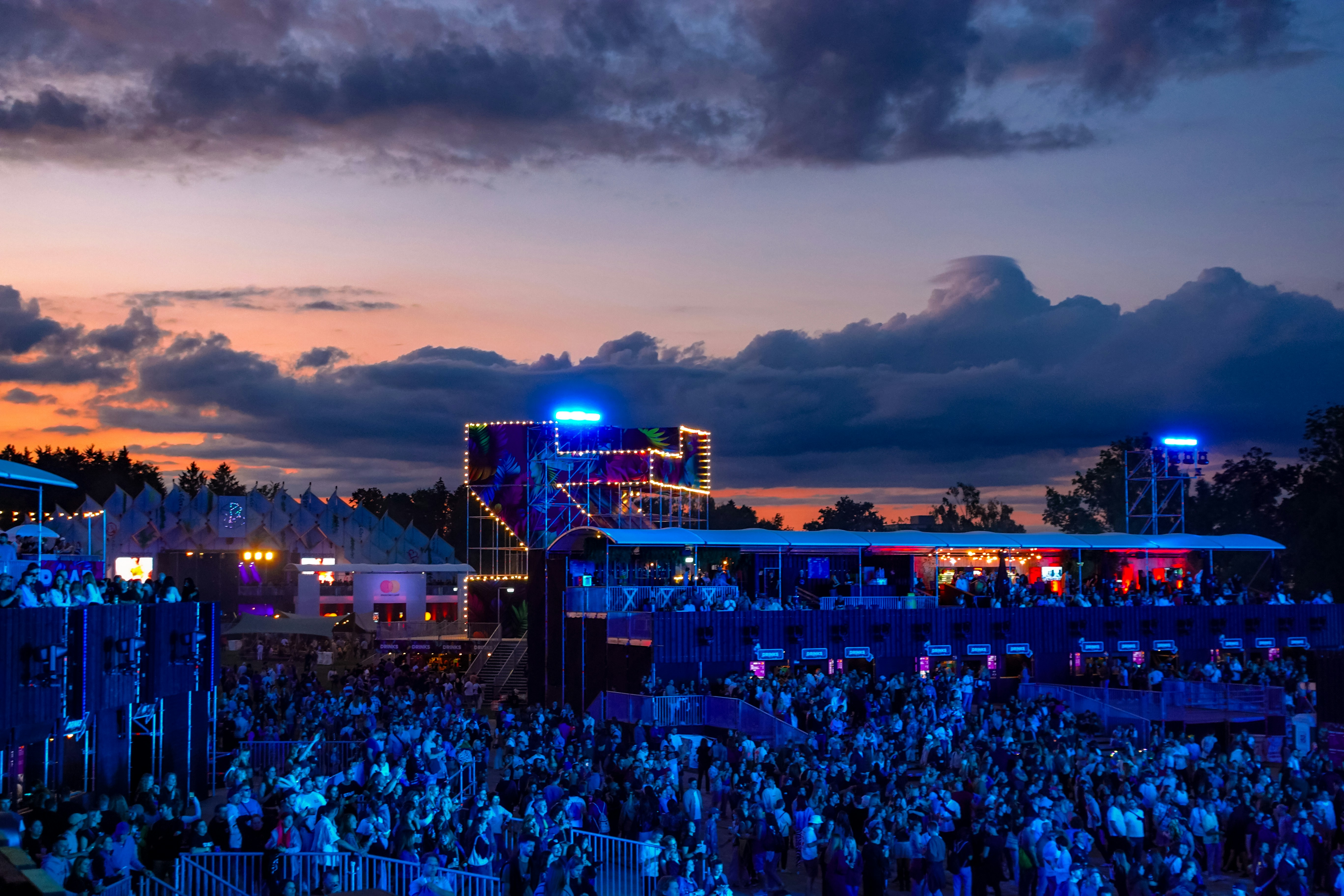지역 축제 야외 무대 전경 관련 사진