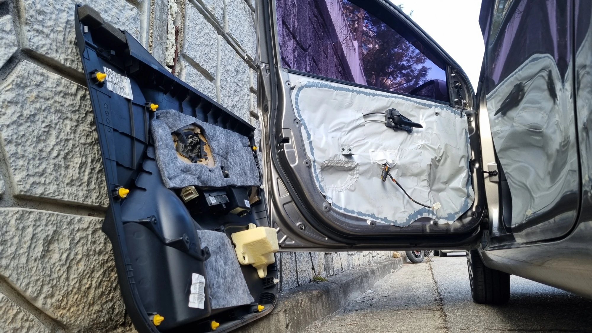 올뉴모닝 도어트림 탈거 모습