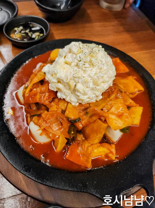 쉼 어묵 그리고 한잔 술 신메뉴 철판 떡볶이 콘치즈