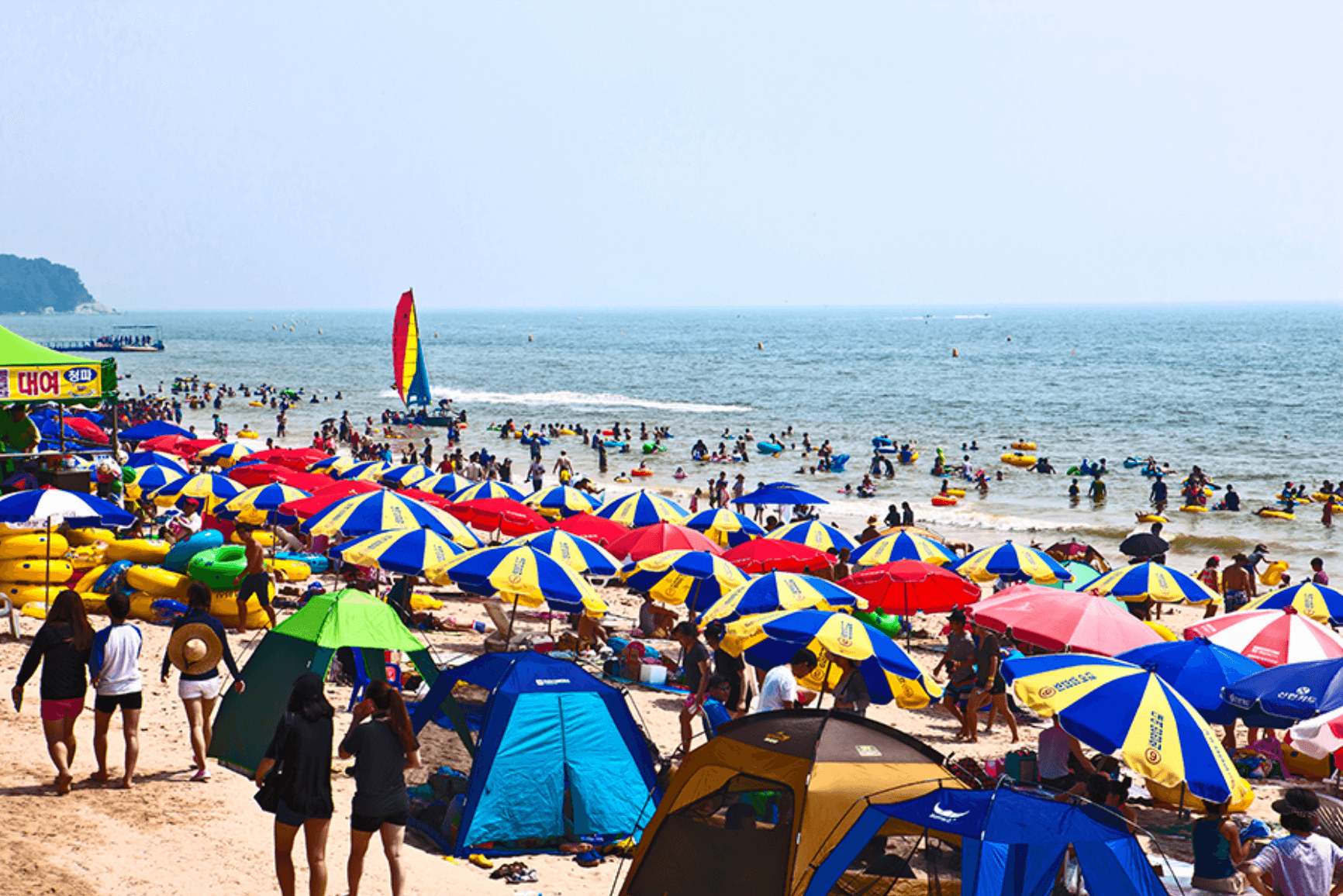 대천해수욕장은 매년 1천만 명에 육박하는 외지인의 방문1