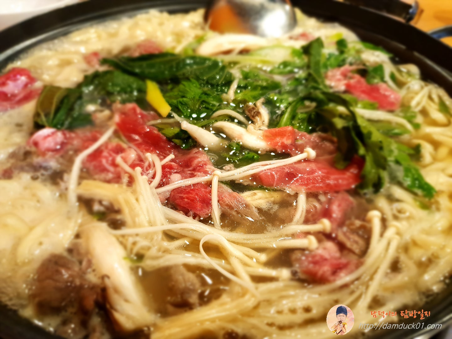 소고기가 익기를 기다리는 중