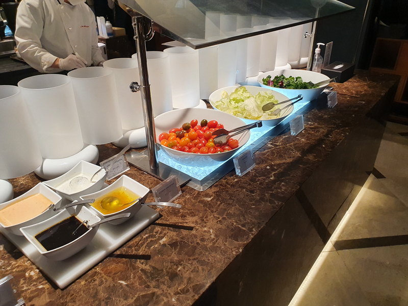 샐러드-야채와-소스