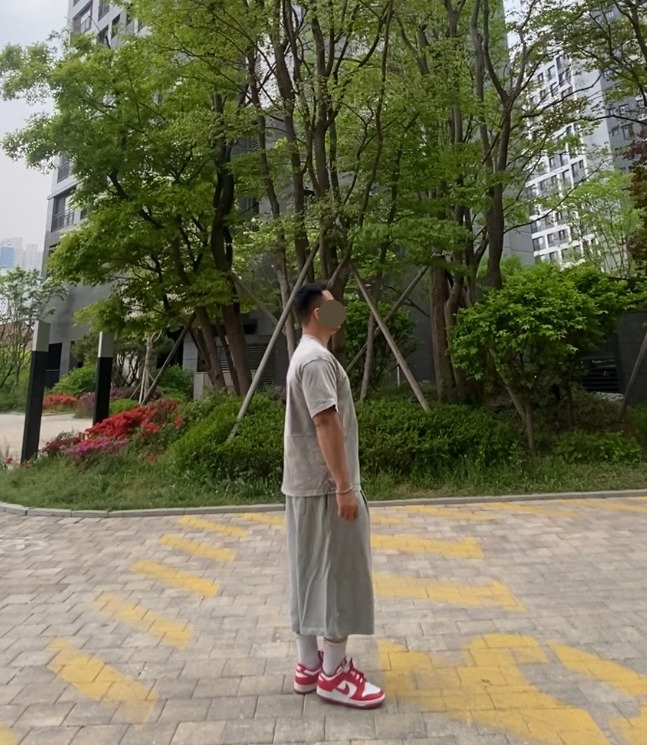데일리룩('26. 5. 2.)크림소다랩 스톤워싱 피그먼트 티셔츠, 무신사스탠다드롱 버뮤다 와이드 스웨트 팬츠, 나이키 삭스 양말, 나이키 덩크 로우 레트로 화이트 유니버시티 레드