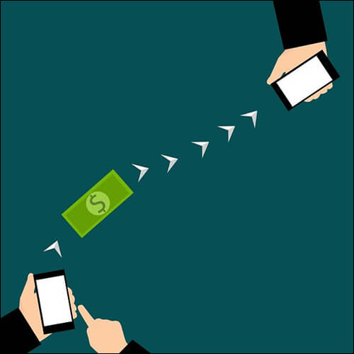 핸드폰과 핸드폰 사이로 달러가 송금되는 모습