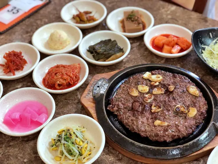토요일은 밥이좋아 역대급 국물맛 곰탕, 한우 떡갈비, 가마솥밥 맛있는 식당 군산 맛집 추천 토밥즈 방송정보