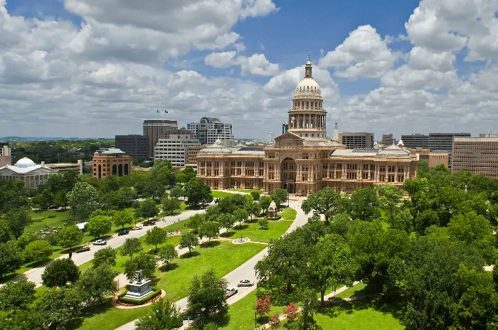 텍사스 주립의회 의사당 Texas State Capitol (source: texashighways.com/)
