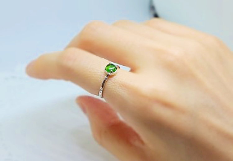 성격 보석 반지