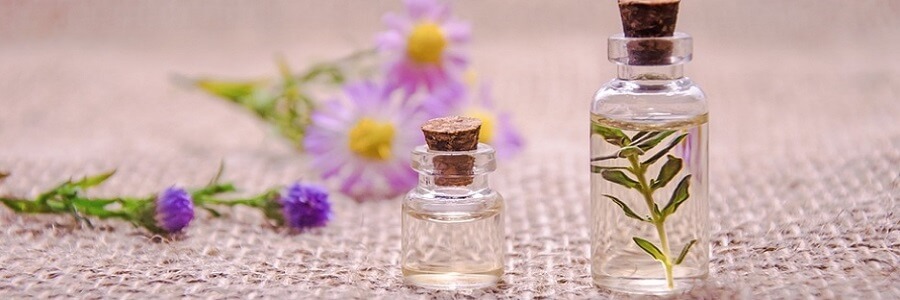 에센셜-오일-사진
