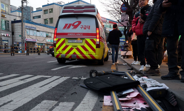 29일 오후 서울 은평구 연서시장 앞 급발진으로 의심되는 사고가 발생&amp;#44; 14명 사상자가 병원으로 이송