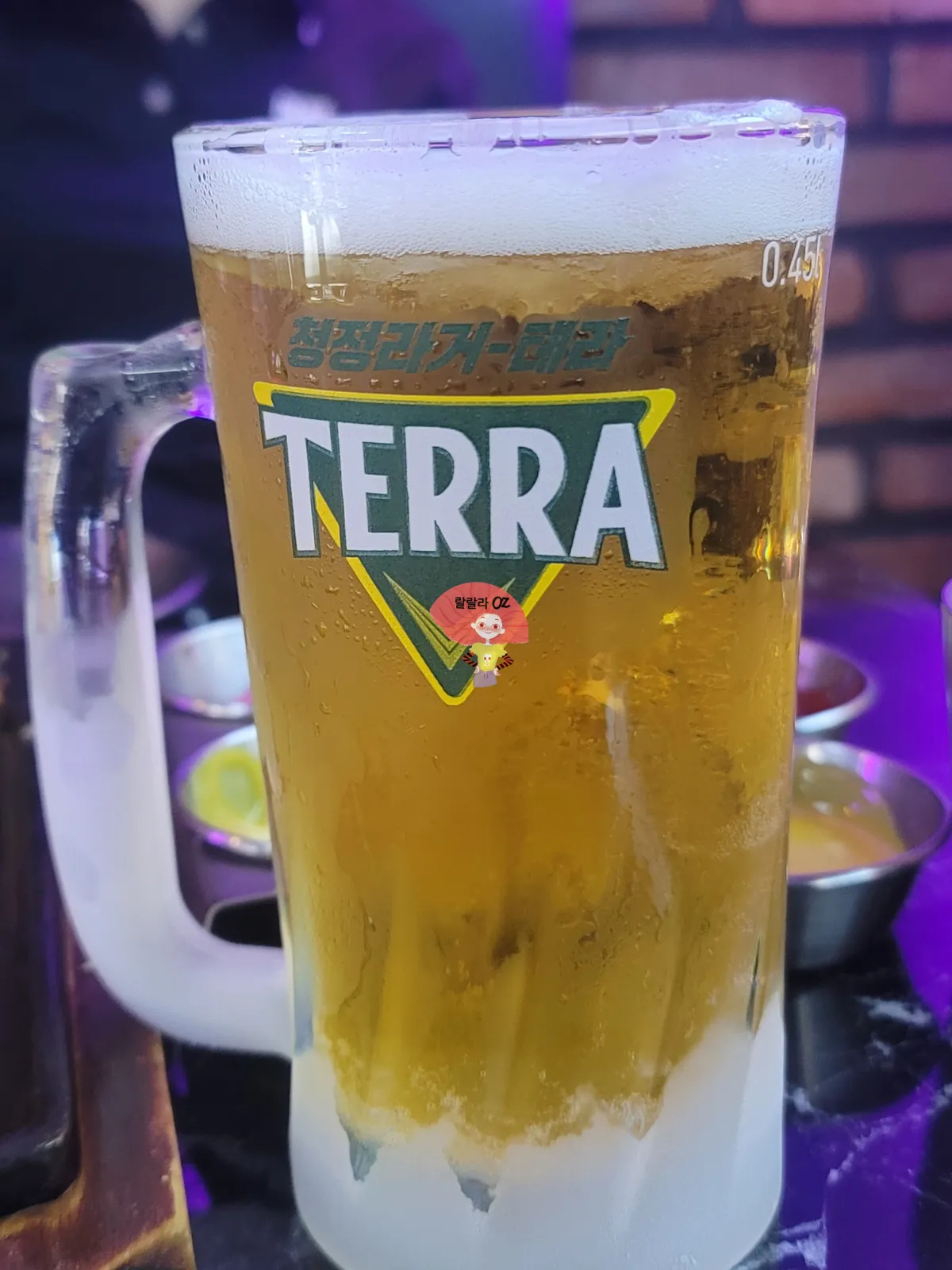 방이점-구도로통닭-얼음잔에-담긴-생맥주