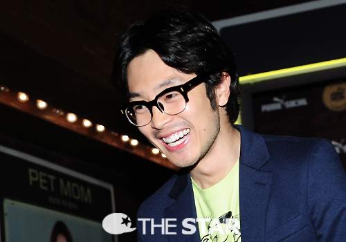 이켠 가수 데뷔 UP