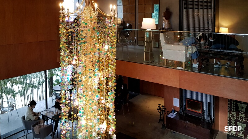 미사장-하남-미사-카페-숲속-카페-샹들리에-포토존