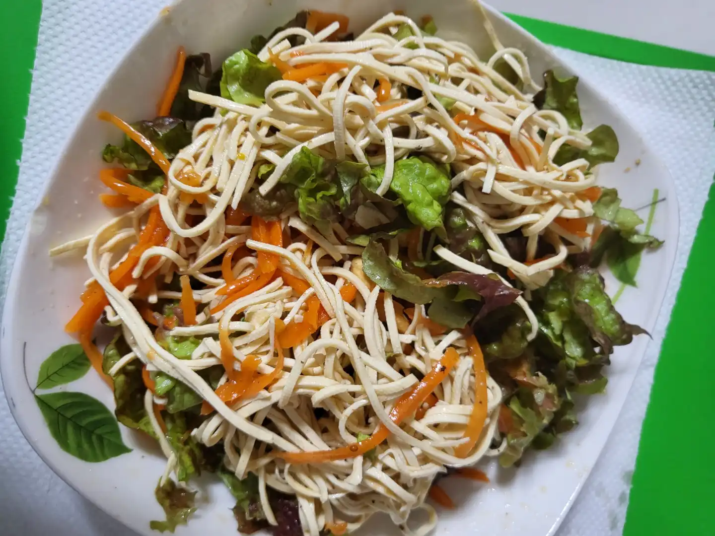 두부면_샐러드_비빈_모습