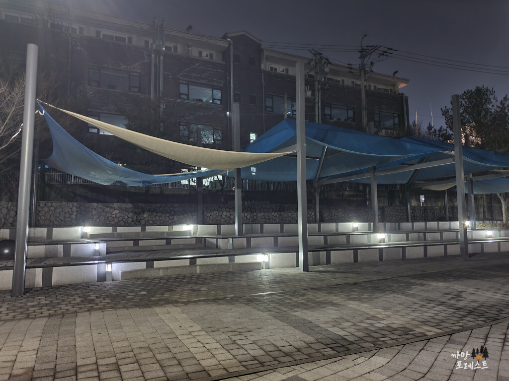 봉담호수공원 쉼터