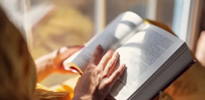 ‘읽는 사람’에서 ‘넘기는 사람’으로 — 깊은 읽기의 종말