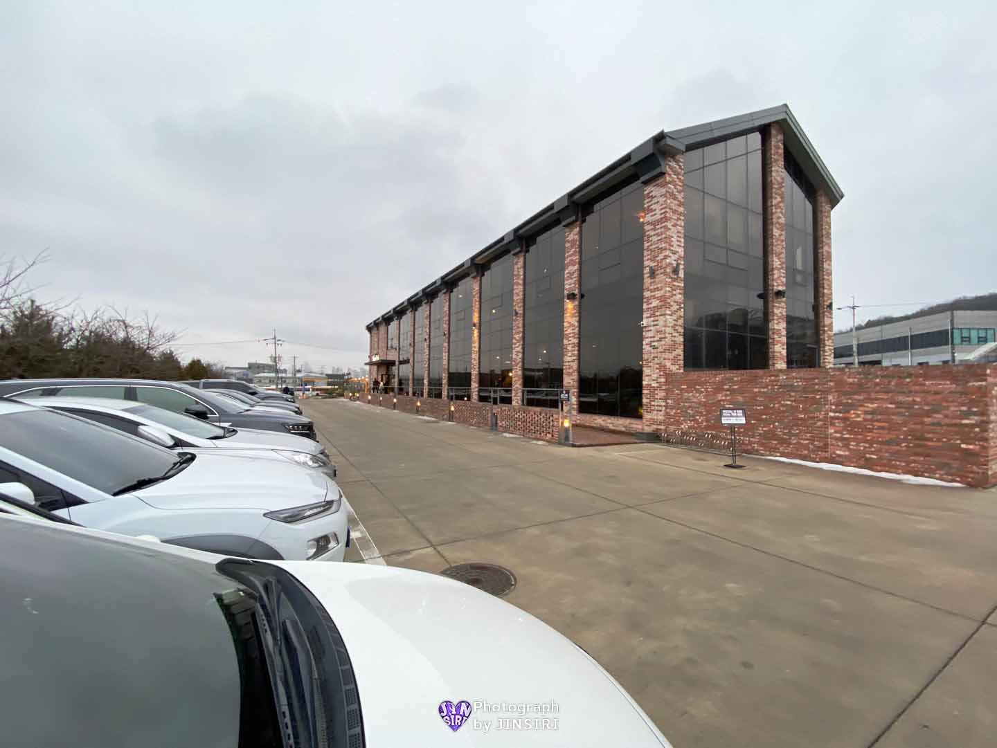 ๊นํฌ ์์ด ๋ฒ ์ด์ปค๋ฆฌ ์๋ฌผ์ ๋ํ ์นดํ ์์ธ๊ทผ๊ต ๋๋ผ์ด๋ธ ๊ธ๋ฆฐ๊ณต์