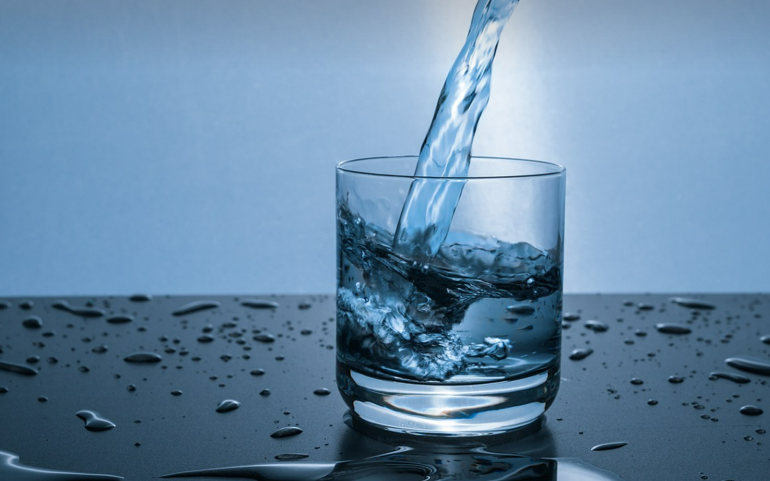 물 하루 2리터 마시면 생기는 변화는?