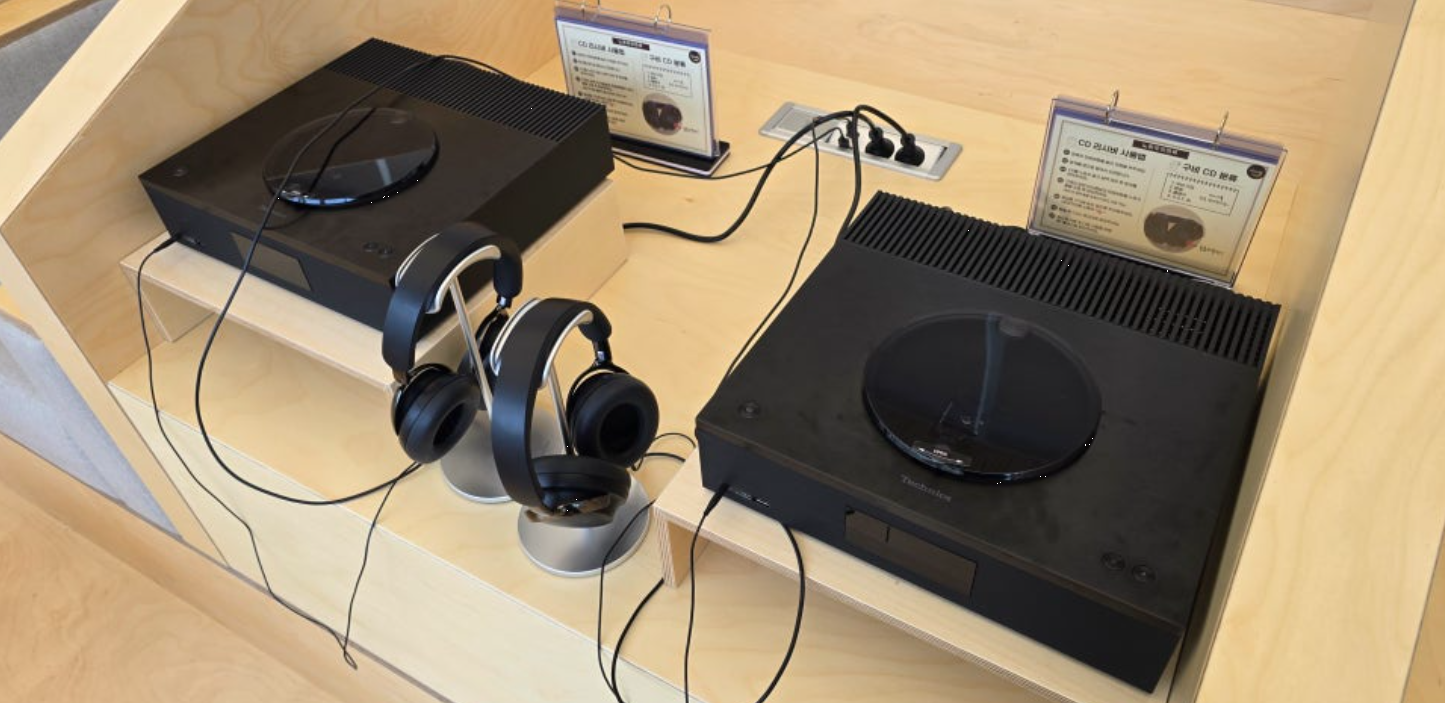 북스텝에 설치된 CD플레이어