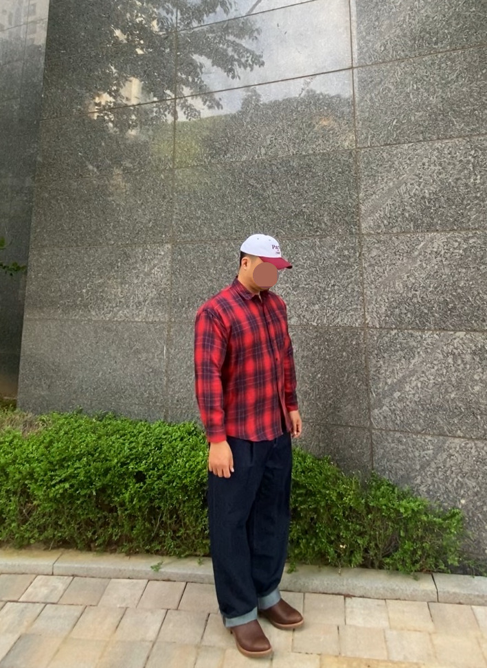 데일리룩('26. 5. 11.)윅 WICK 투톤 워싱 볼캡, 스탠다드에러 클래식 포켓 체크 셔츠, 에러스익셉티드 생지 플리츠 데님 팬츠, 레드윙 페코스 11인치 2231 워크부츠