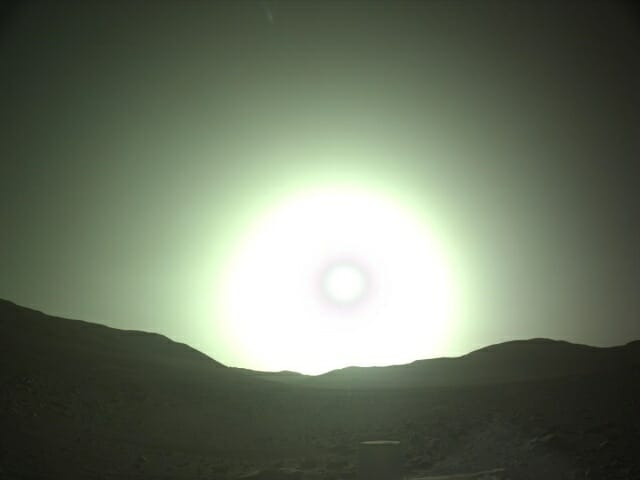 NASA 화성탐사 로버 '퍼시비어런스'가 화성에서 일몰 사진 [사진 : NASA]