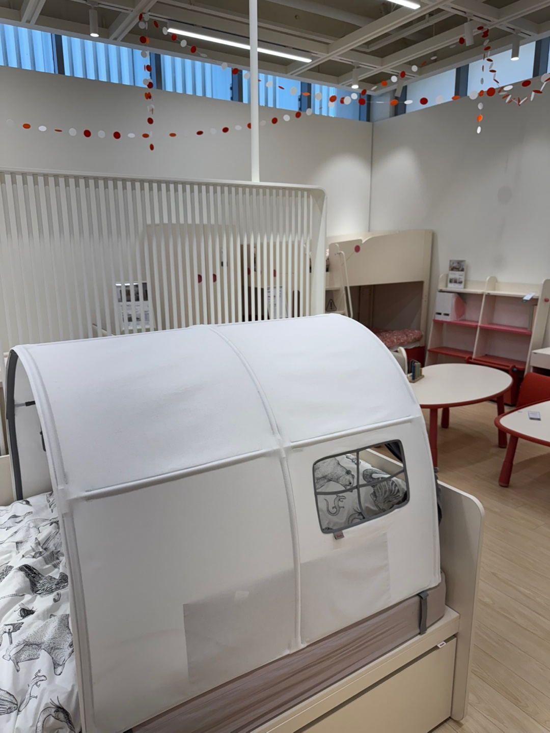 일룸 매장 디스플레이 이미지