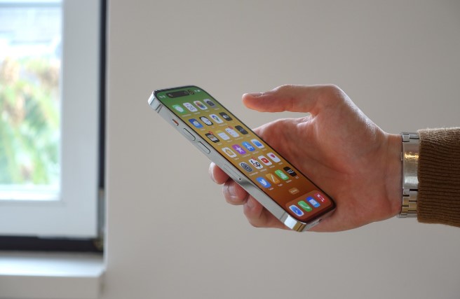 스마트폰 신기술 (6G통신, 언더디스플레이, 위성통화)