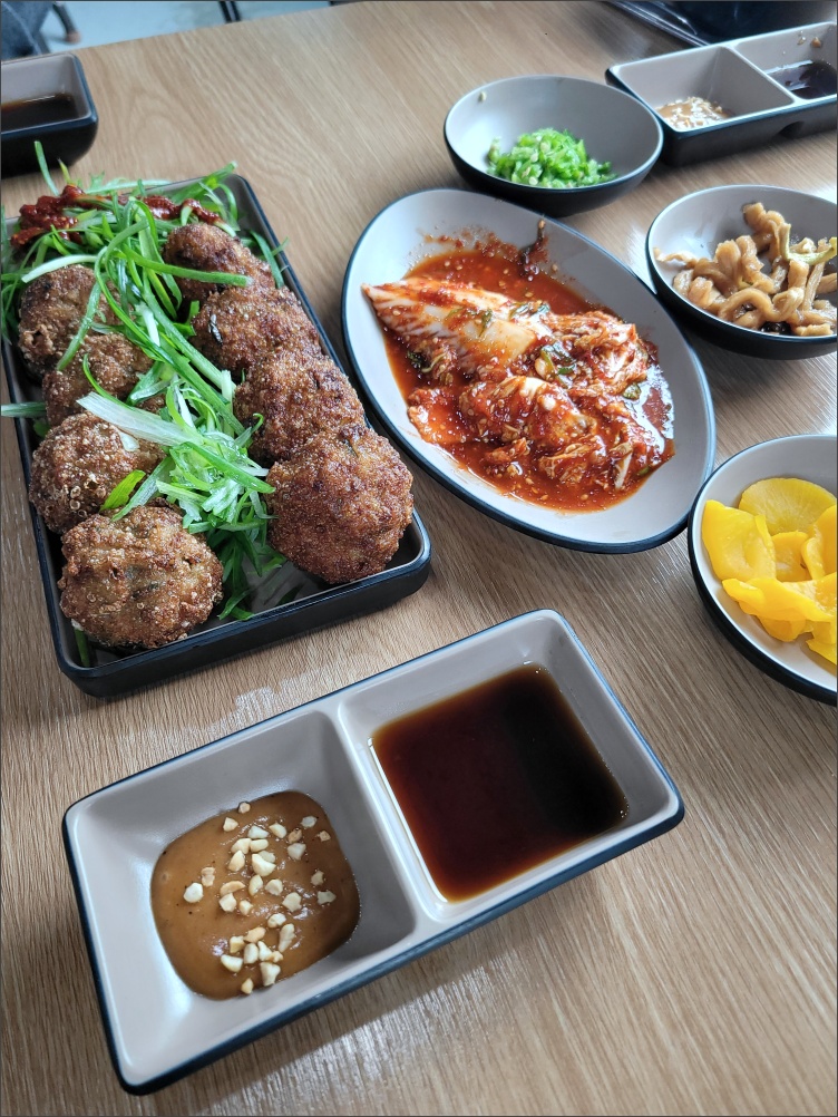 랑이식당-튀김만두-반찬