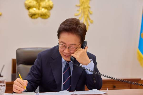 이 대통령 캐나다 총리 통화: 60조 잠수함 수주 지원 및 호르무즈 에너지 안보 공조