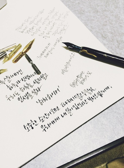 손글씨로 영화 대사를 필사하다: 감성 타이포 프로젝트의 시작