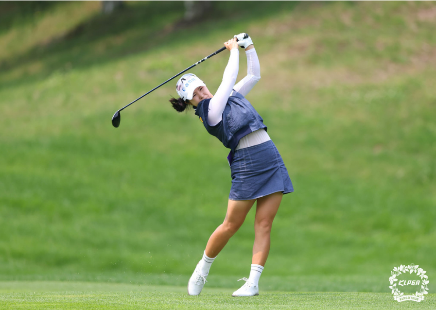 하이원리조트 여자오프3라운드 단독 선두에 오른 버디폭격기 고지우의 티샷