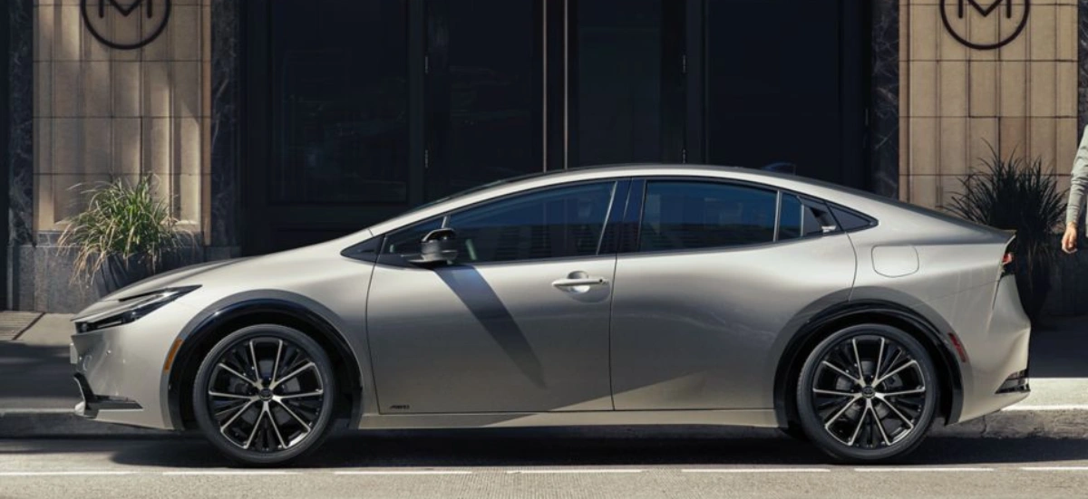 토요타 프리우스 5세대 측면