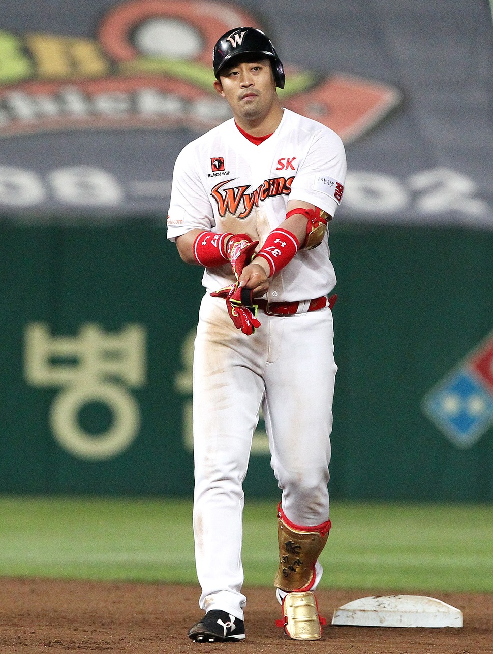 부산고 출신 야구선수 정의윤