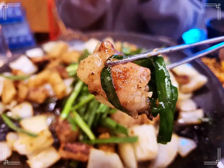 생생정보 곱창 구이 마늘 가루 눈 내린 곱창 대파김치 맛집